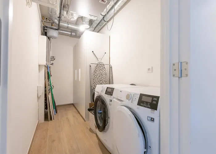 Lecomte - Sky Harbour 58 *